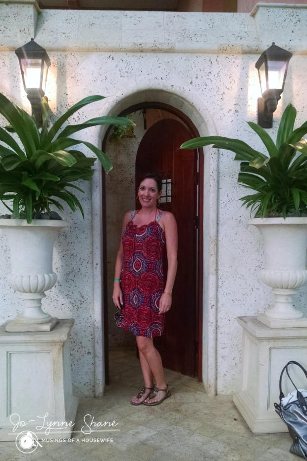 JL-in-doorway-at-Las-Catalinas-in-RED-DRESS