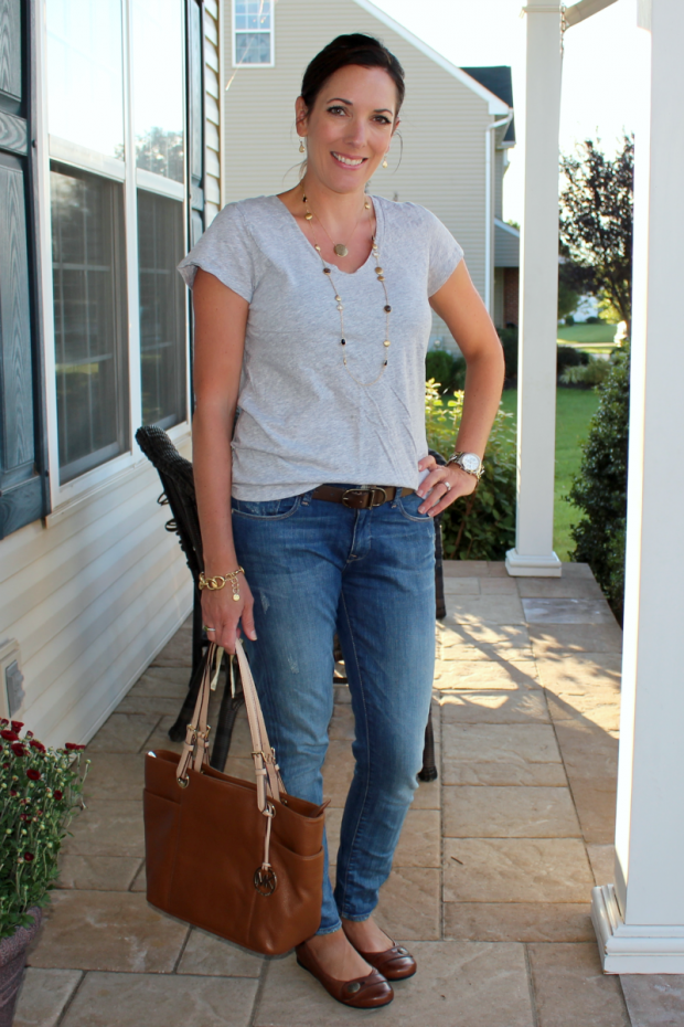 mom fashion gray tee and jeans