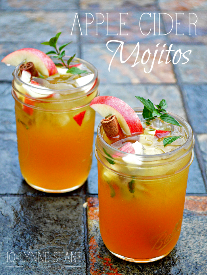Apple Cider Mojito Recipe: The best FALL COCKTAIL, so delicious. The cinnamon-infused simple syrup is the secret!