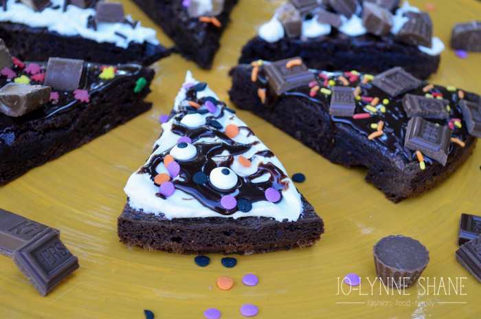 Leftover Halloween Candy Recipe: Brownie Pizza