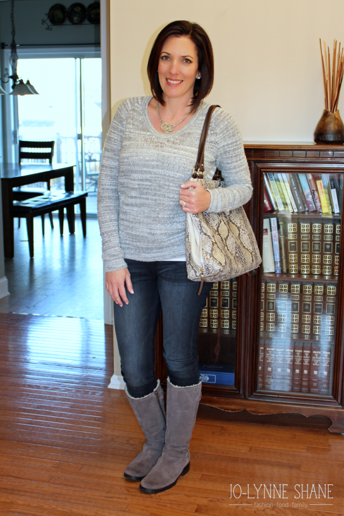 casual mom style: grey sweater with skinny jeans and uggs