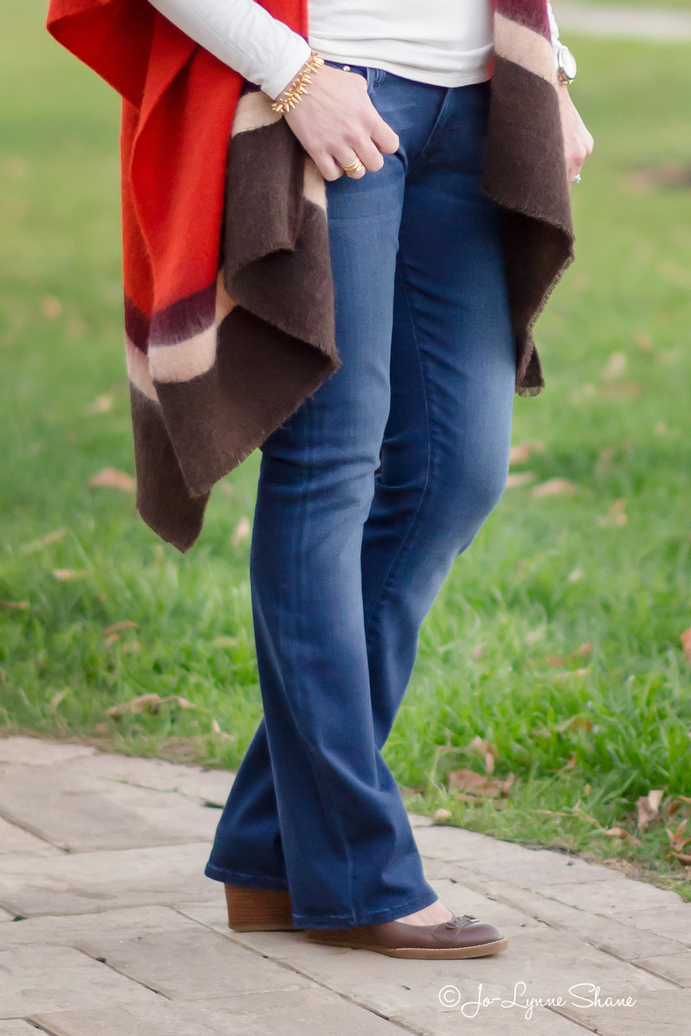 25 Days of Winter Outfit Ideas: Poncho with Bootcut Jeans and Wedge Pumps