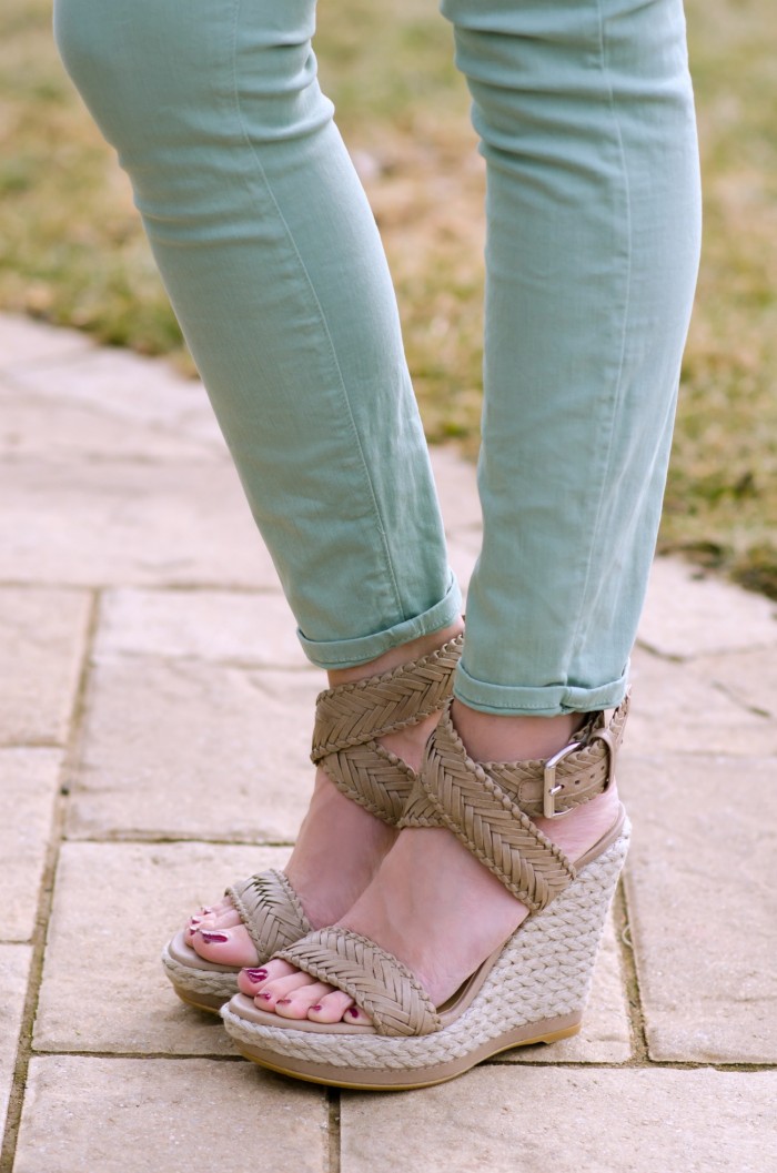 Spring Outfit Inspiration: How to Wear Pastel Jeans with High Wedge Sandals