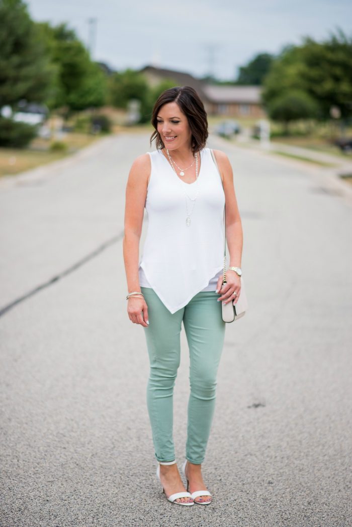 Summer Outfit Inspiration: What to Wear with Mint Jeans... click through for lots of cute ideas for tops to wear with your pastels!