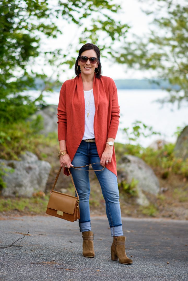 Today I'm styling a cocoon cardigan for fall. Throw it on over a white tee, add skinny jeans and ankle boots, and you've got a stylish and comfortable fall outfit!