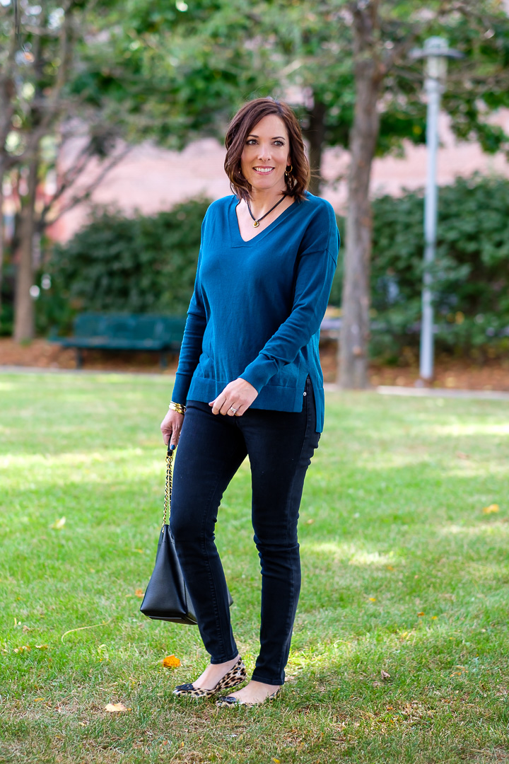Jo-Lynne Shane wearing off-black skinny jeans from Hudson Jeans with a fun teal tie-back double-V sweater and leopard flats. #fashionover40 #fallfashion