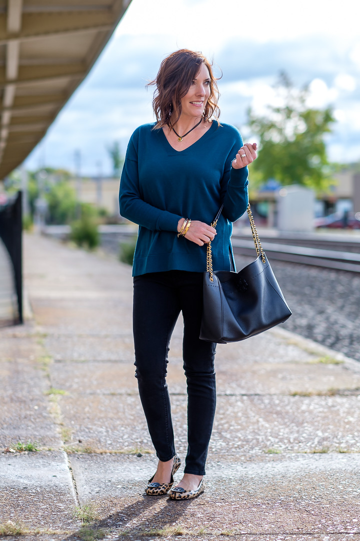 Jo-Lynne Shane wearing off-black skinny jeans from Hudson Jeans with a fun teal tie-back double-V sweater and leopard flats. #fashionover40 #fallfashion