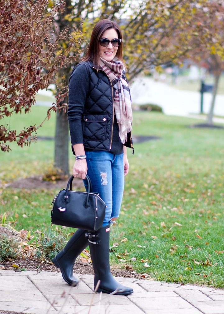 How to add interest to a plain outfit. | Fashion for Women Over 40 | #momfashion #winteroutfit