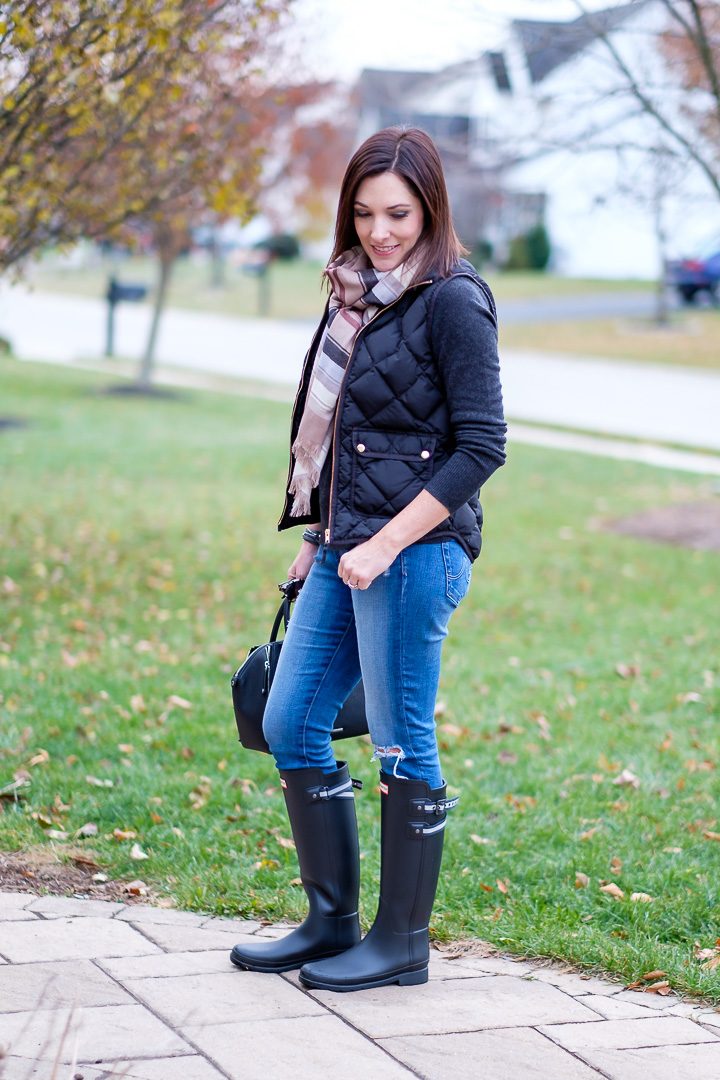 How to add interest to a plain outfit. | Fashion for Women Over 40 | #momfashion #winteroutfit