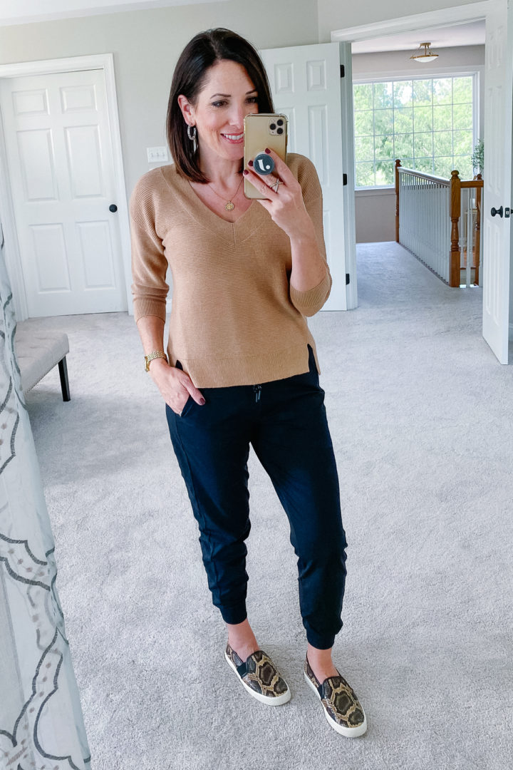 casual fall outfit ideas with joggers