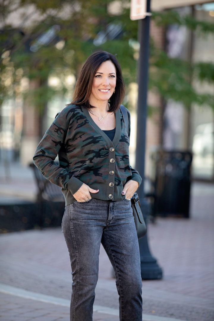 cropped cardigan outfit for fall with washed black jeans