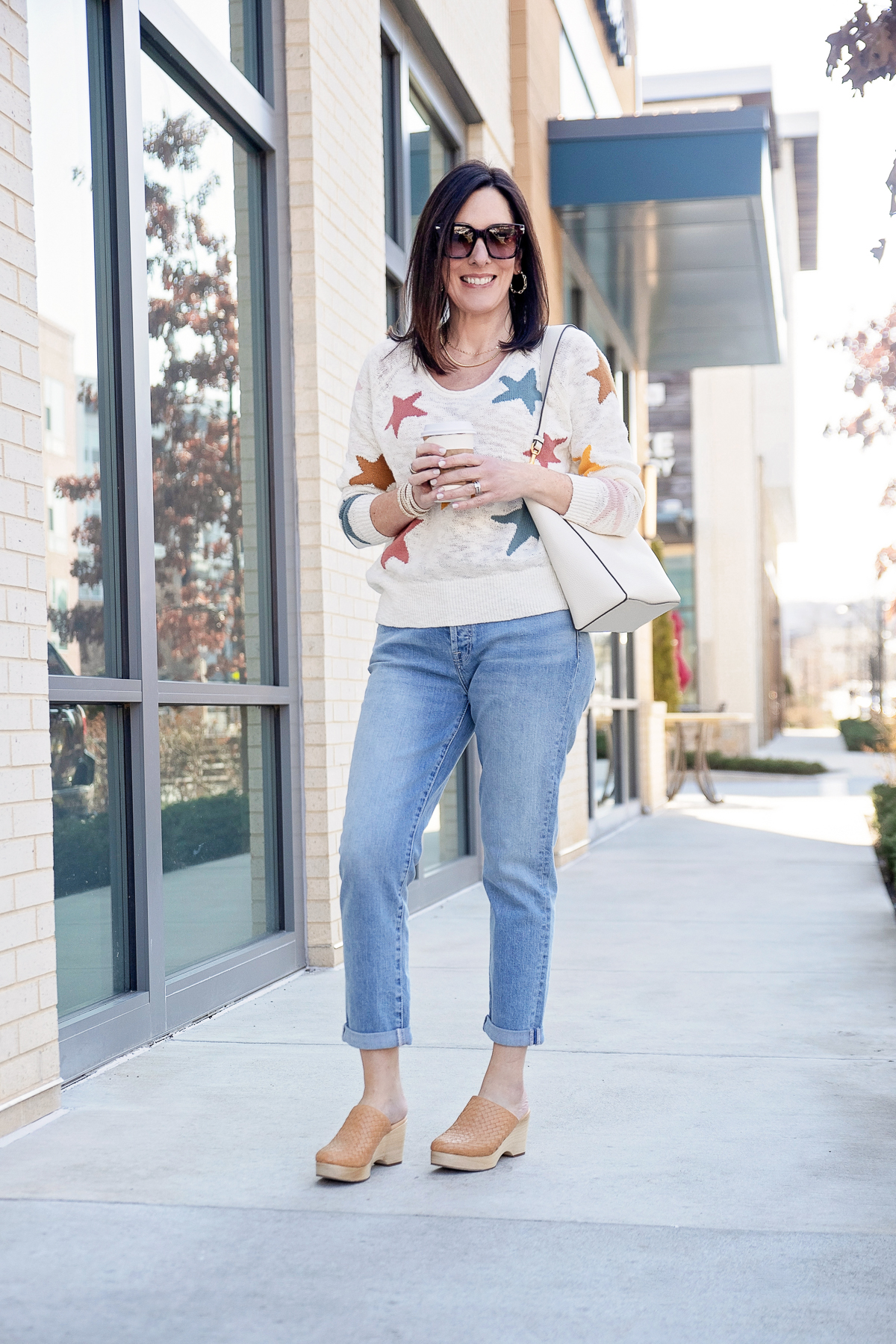 How to Wear a Spring Boyfriend Jeans Outfit with Clogs