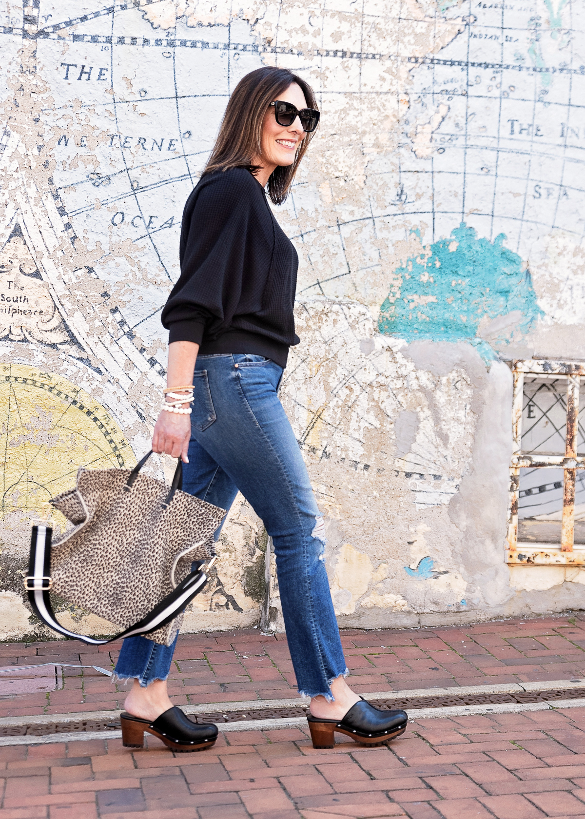 The 5 Best Shoes To Wear With Flare Jeans (And 1 That's a Serious